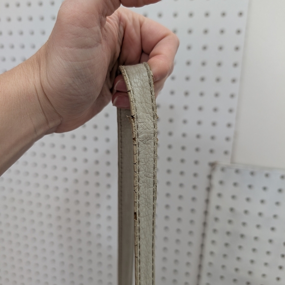 Marc Jacobs Natasha Q Classic Crossbody - AS IS, VERY USED CONDITON - Picture 5 of 8